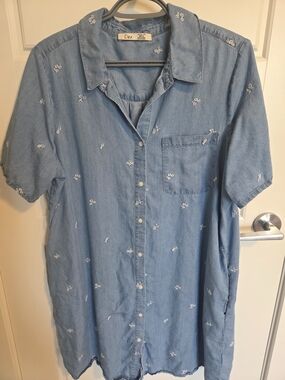 Dex Light Blue Embroidered Denim Chambray Button Front Tunic Shirt Large Legging